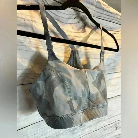 Athleta Camo print sports bra - Picture 2 of 6